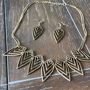 Paparazzi necklace and earrings set